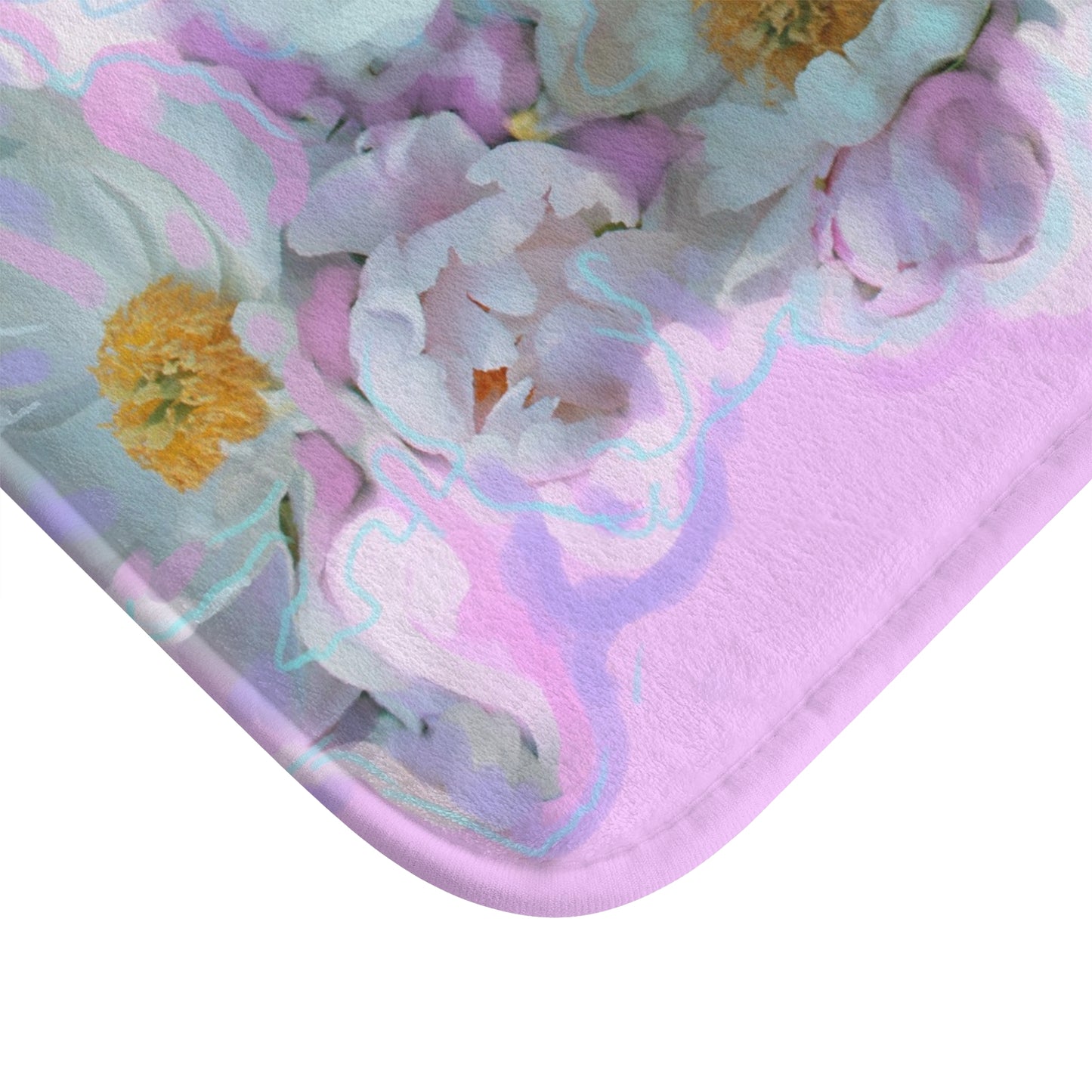 Badematte mit pastellfarbenen Blumenmotiven – weiche und gemütliche Badezimmerdekoration