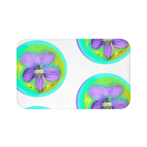 Badematte mit lebendigen Blumenmuster – farbenfrohes lila Blumendesign für entspannende Badezimmer.