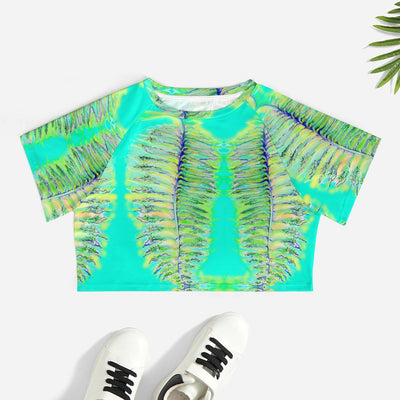 Short sleeved navel exposed