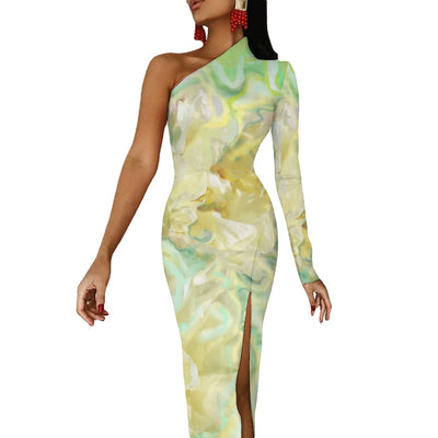 Kleid mit halblangen Ärmeln und Schlitz