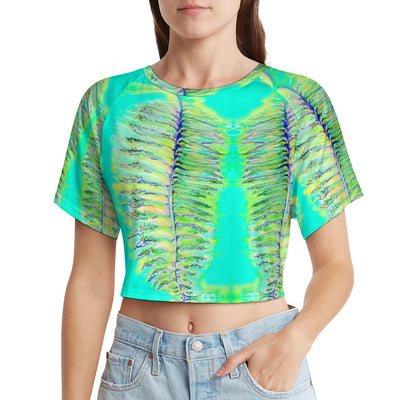 Short sleeved navel exposed