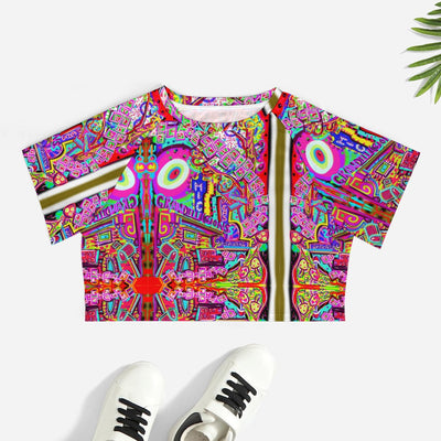 Short sleeved navel exposed